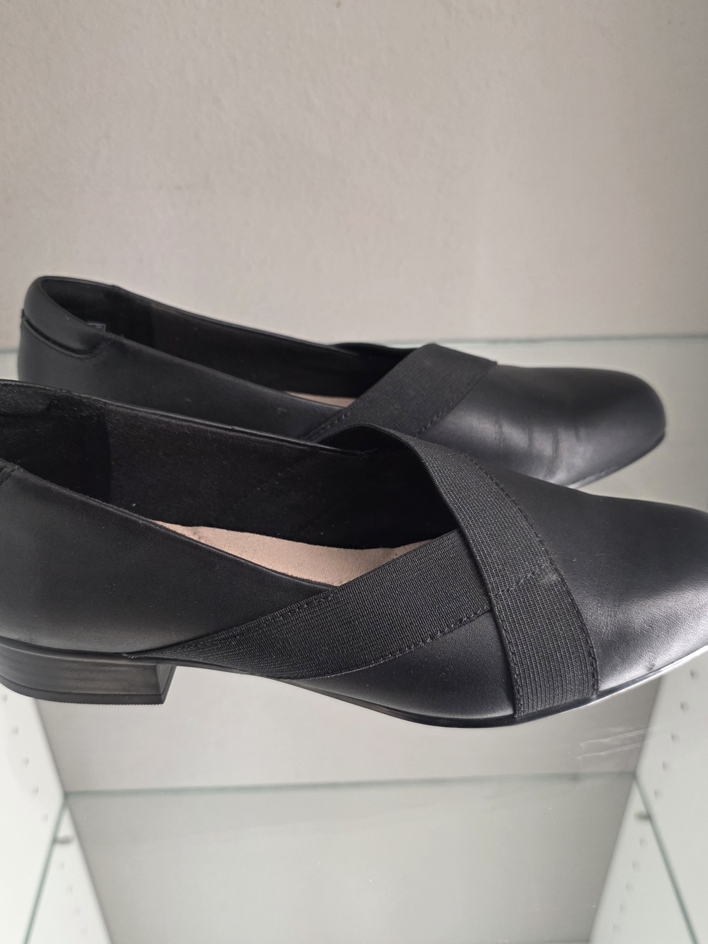 Ckarks Black Slip-On Flats with Cross Elastic Strap Size 7W - Picture 2 of 10